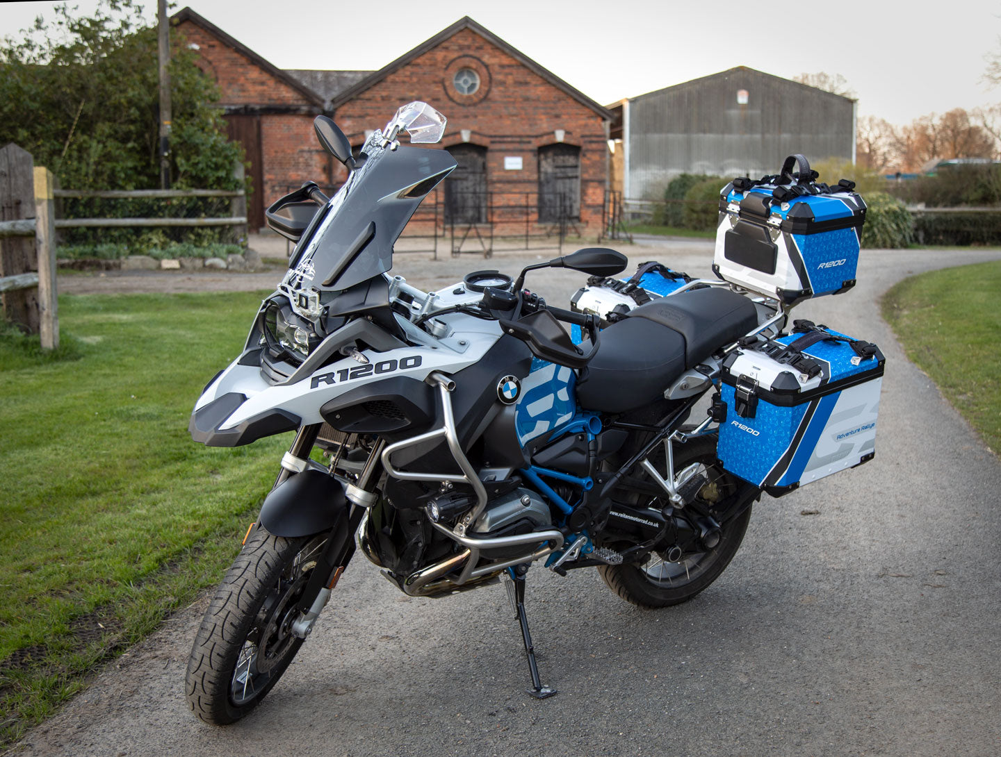 R1200 GSA Blue Rallye Pannier – Outlines & Stripes Decals
